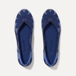New Rothy’s Flats in Tourlamine (blue flower) pattern, Sz 9
